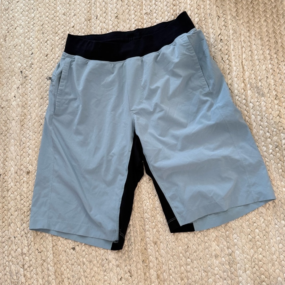 Lululemon Men's Assert Shorts Forest Green Unlined 11” medium